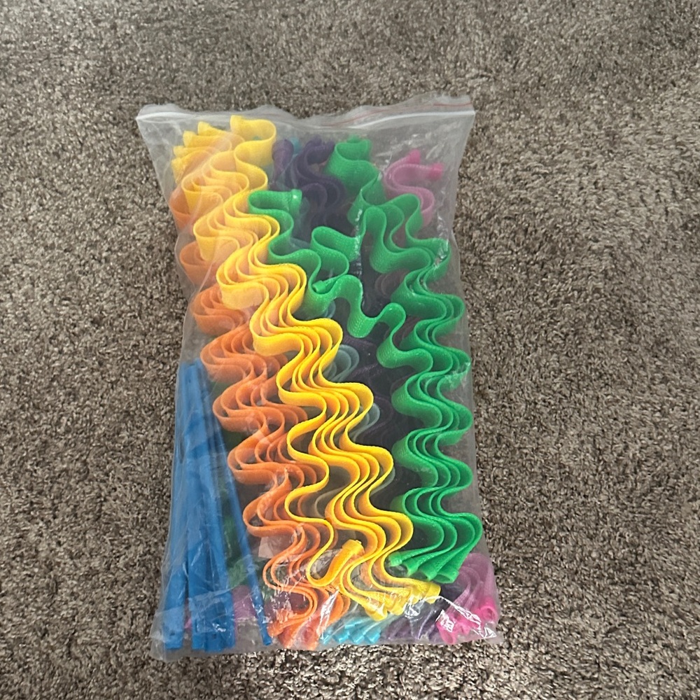 Colorful heartless magic curler pieces